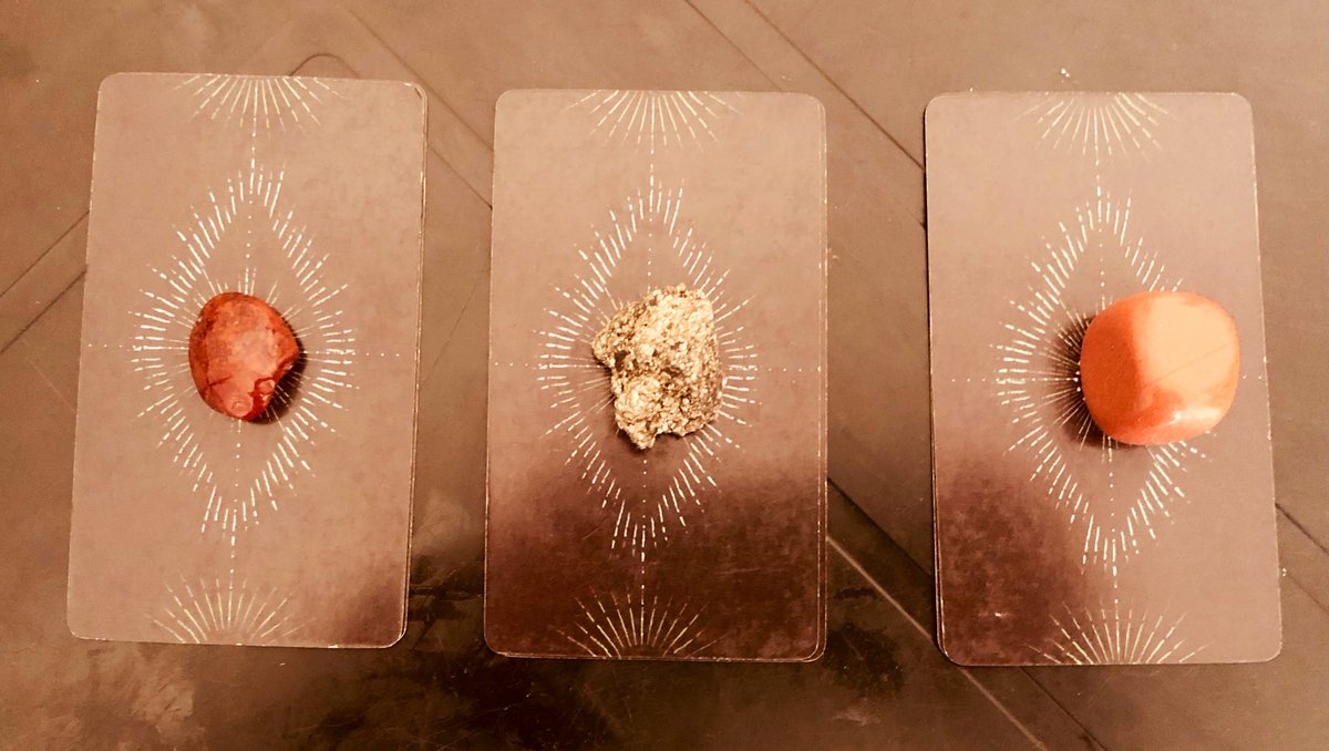 Madame Oracle Lunar🪞✨ tweet media