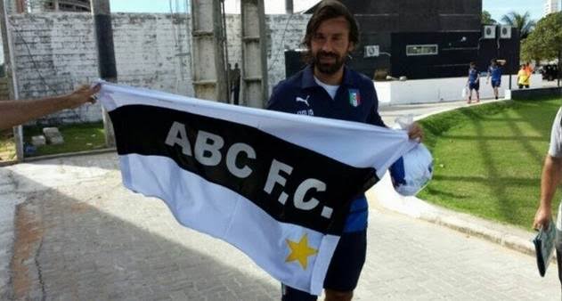 VOCÊ SABIA?
Que depois dessa foto a Itália foi eliminada na primeira fase da copa e não participou de outras três copas seguidas?