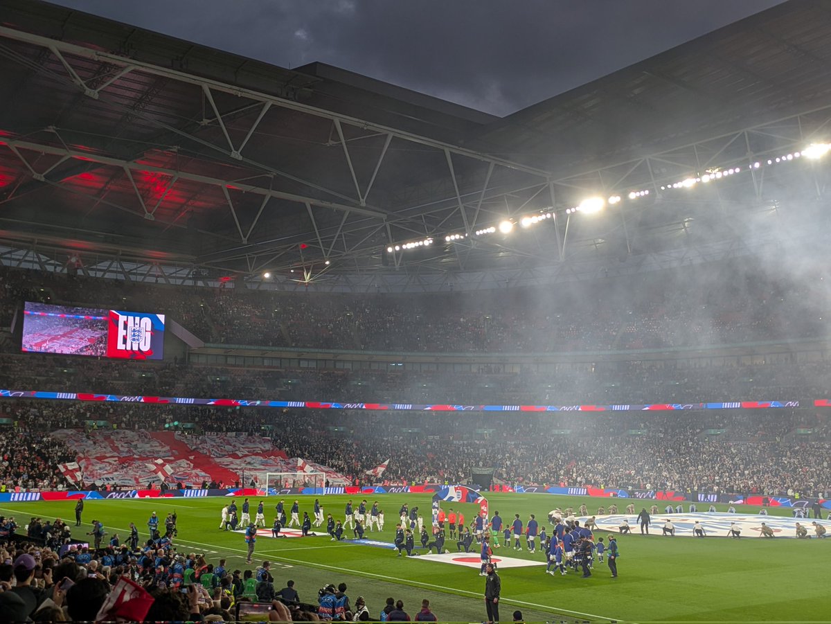 nyooonLON's tweet photo. Wembleyでイングランド対日本見れたの最高でございました、一生に一回の経験かな
#ENGJAP https://t.co/VFoHWoVn9K