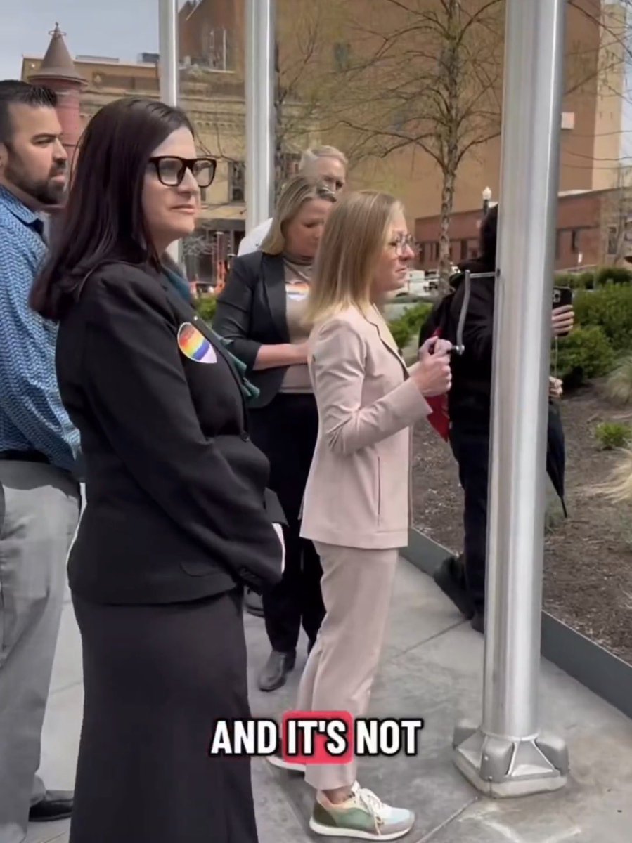 Right Side And Free tweet media