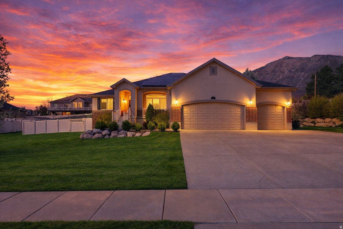 JustinScottUS's tweet photo. Just-in Listed! PLEASANT VIEW BENCH $725,000. Text UTAH5 for details, photos and virutual tour.  
Great Scott Real Estate Team, powered by ERA Brokers Consolidated. 801-458-UTAH(8824) https://t.co/SpW3eYE3RQ