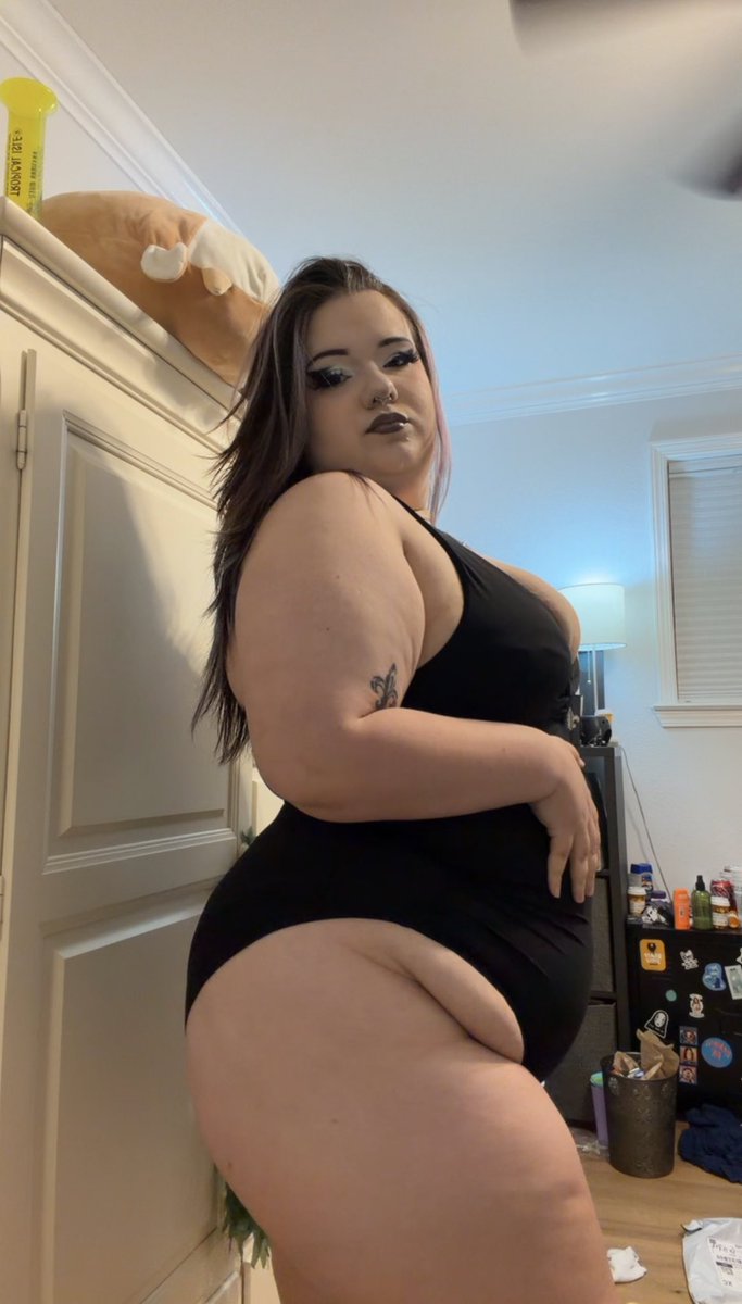 your local goth succubus tweet media