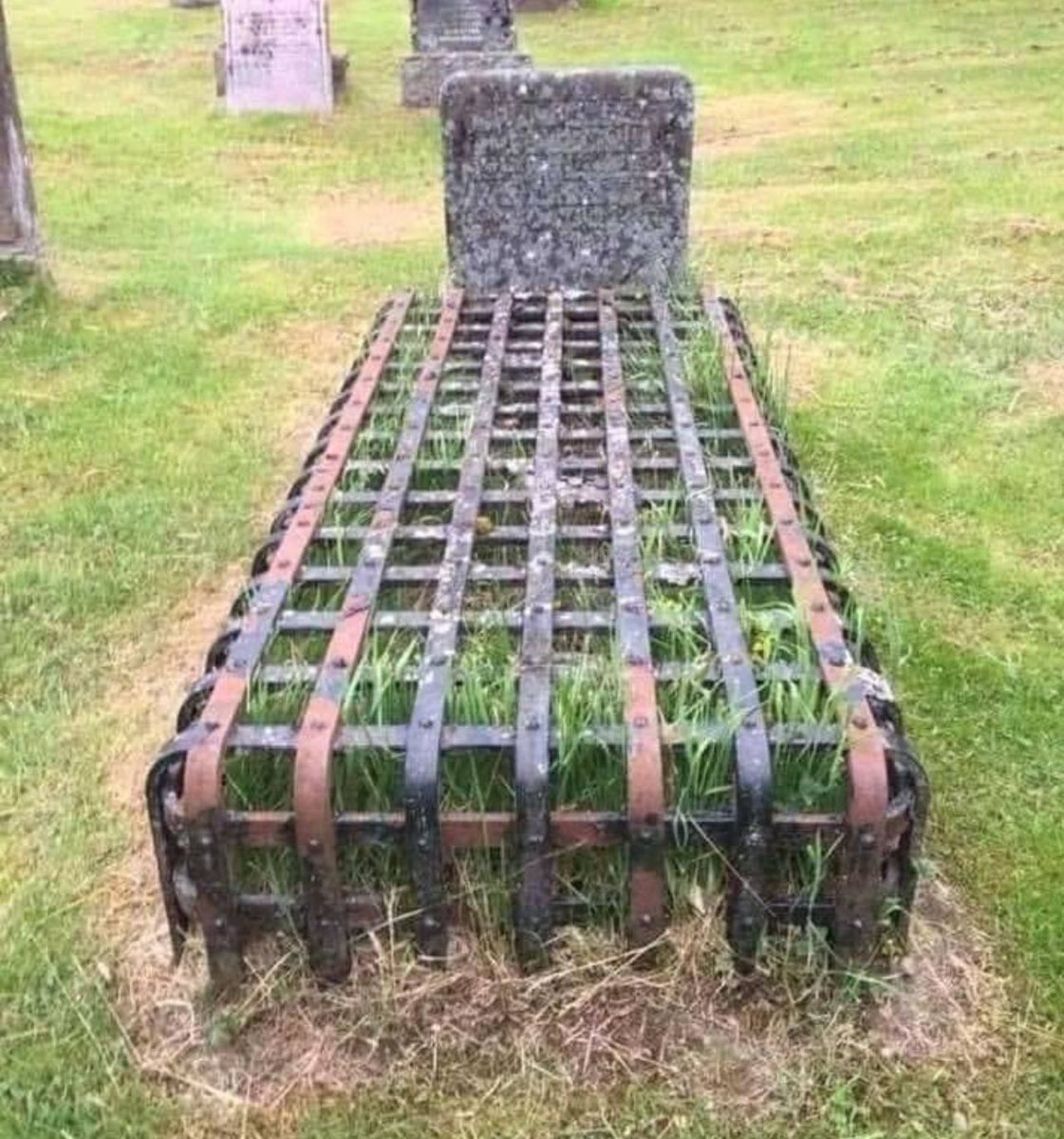 No Context Brits tweet media