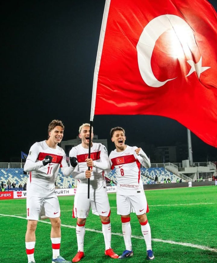 Yıldız with Barış and Güler. 🇹🇷🌟