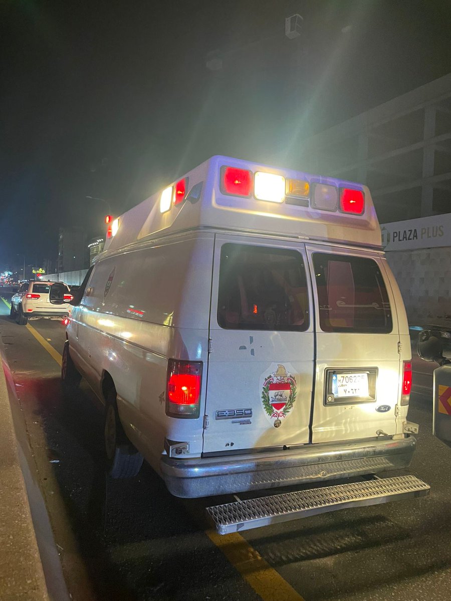 beirut_fire's tweet photo. بتاريخ ٢٠٢٦/٠٣/٣١ عملت فرقة من فوج إطفاء بيروت مركز عرمون  بمشاركة الدفاع المدني على إطفاء حريق سيارة في منطقة خلدة على الاتوستراد الرئيسي بعدما استهدفها العدو الاسرا_ئيلي بعدة غارات .
#فوج_إطفاء_ بيروت
#بلدية_بيروت
#مركز_عرمون https://t.co/08EM6i9ybM