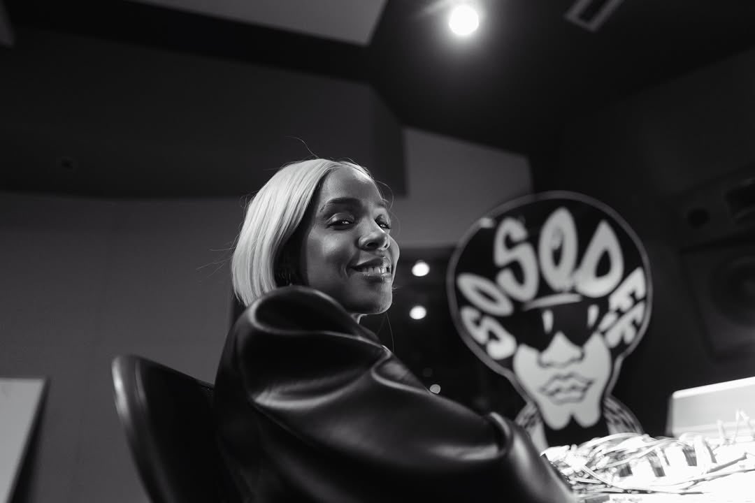 shaybeykelly's tweet photo. My baby been in the studio in Atlanta WORKING on KR5!! 💿🔥 https://t.co/H6aCva4D76