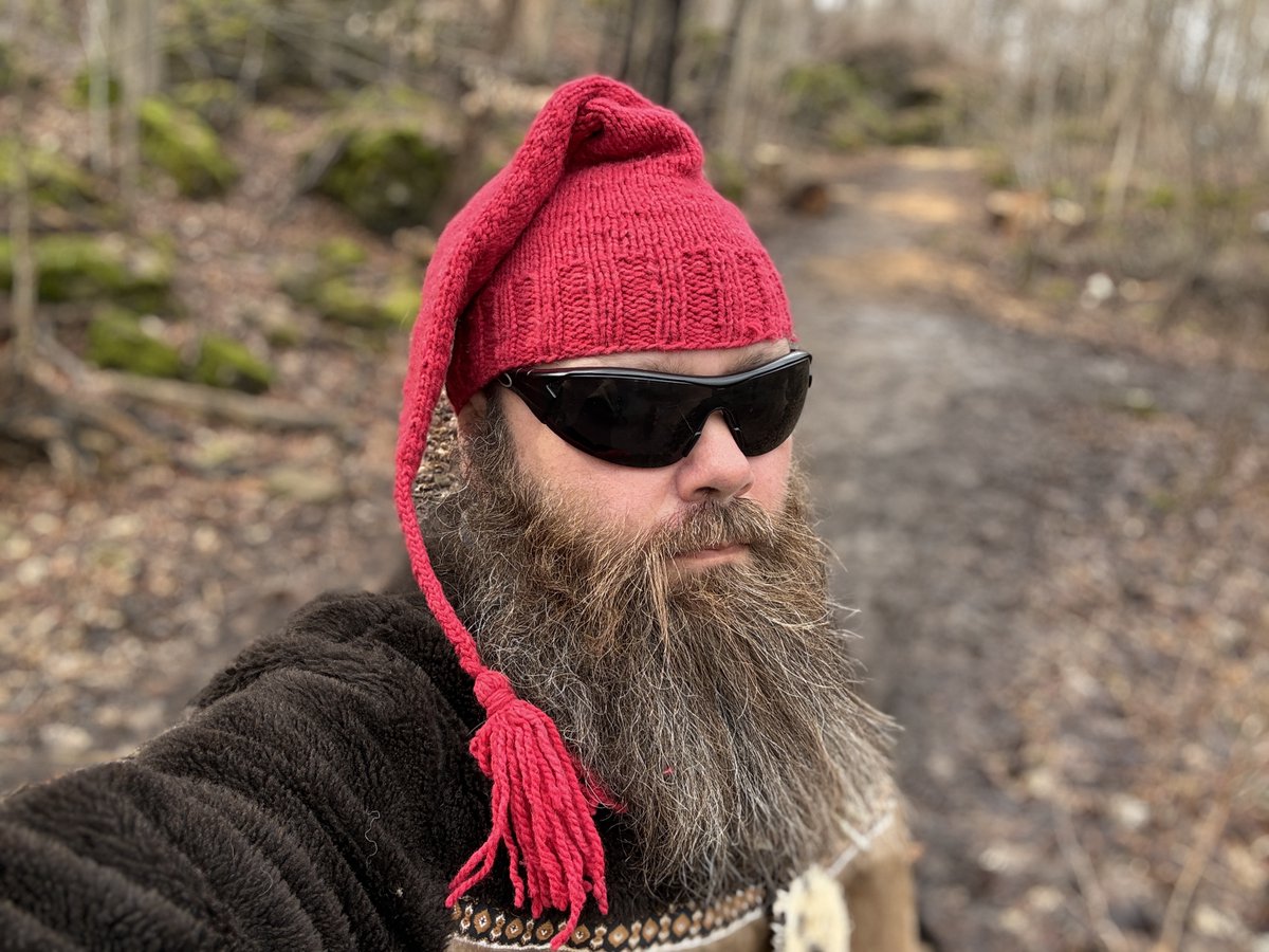 wilkolaak's tweet photo. My mom made this Voyageur-style toque for me, but it came out the wrong size. She was working on it the day she passed away.

Jennifer Marie finished it for me—continuing my mothers work work, not replacing it. I’m incredibly grateful.

#voyageur #wilkolak #Wilkołaak #mountainman https://t.co/NicEe3PxLV
