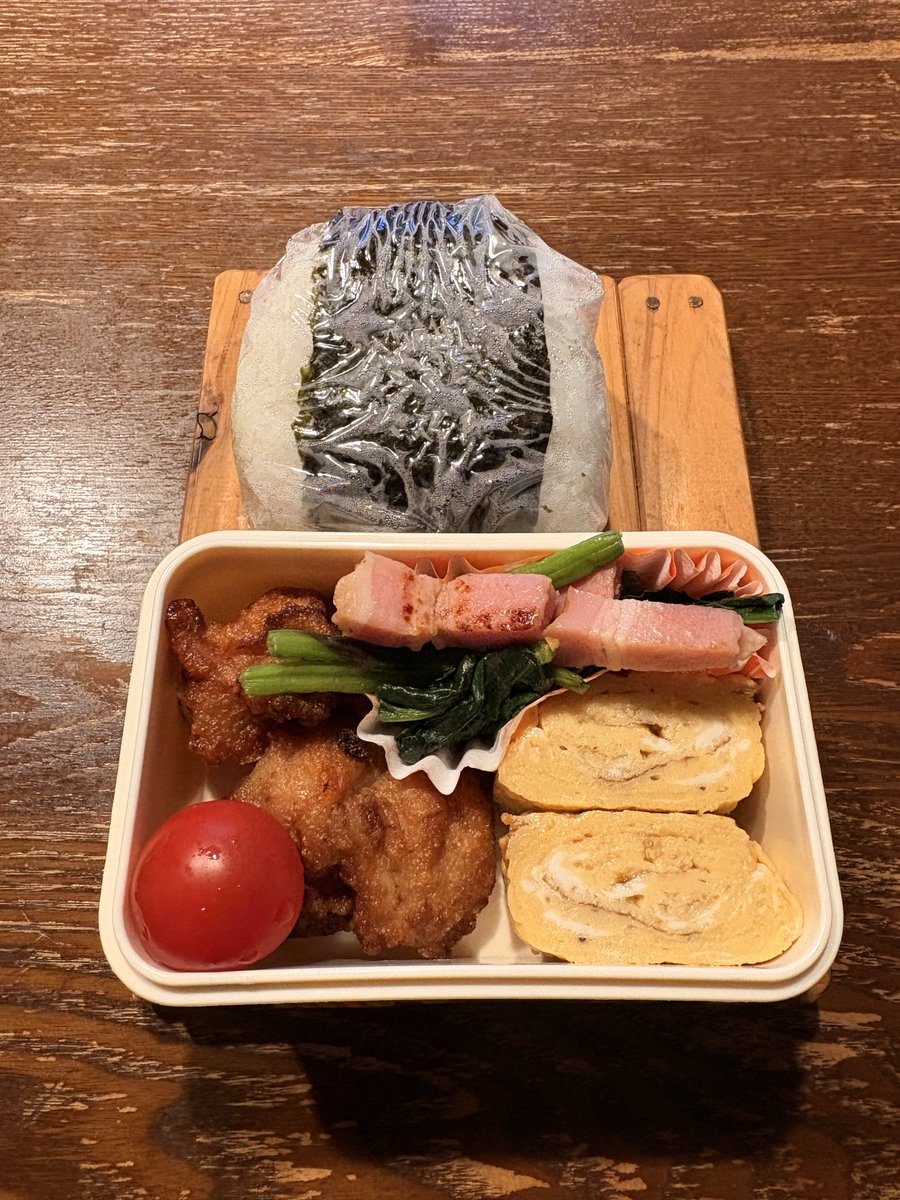 まさかイングランドに勝つ日が来るとは⚽️しかもアウェーでですよ❗️朝から良いものを見せてもらいました😊本線も楽しみですね。
626日目 おにから弁当
#お弁当 #親父の弁当