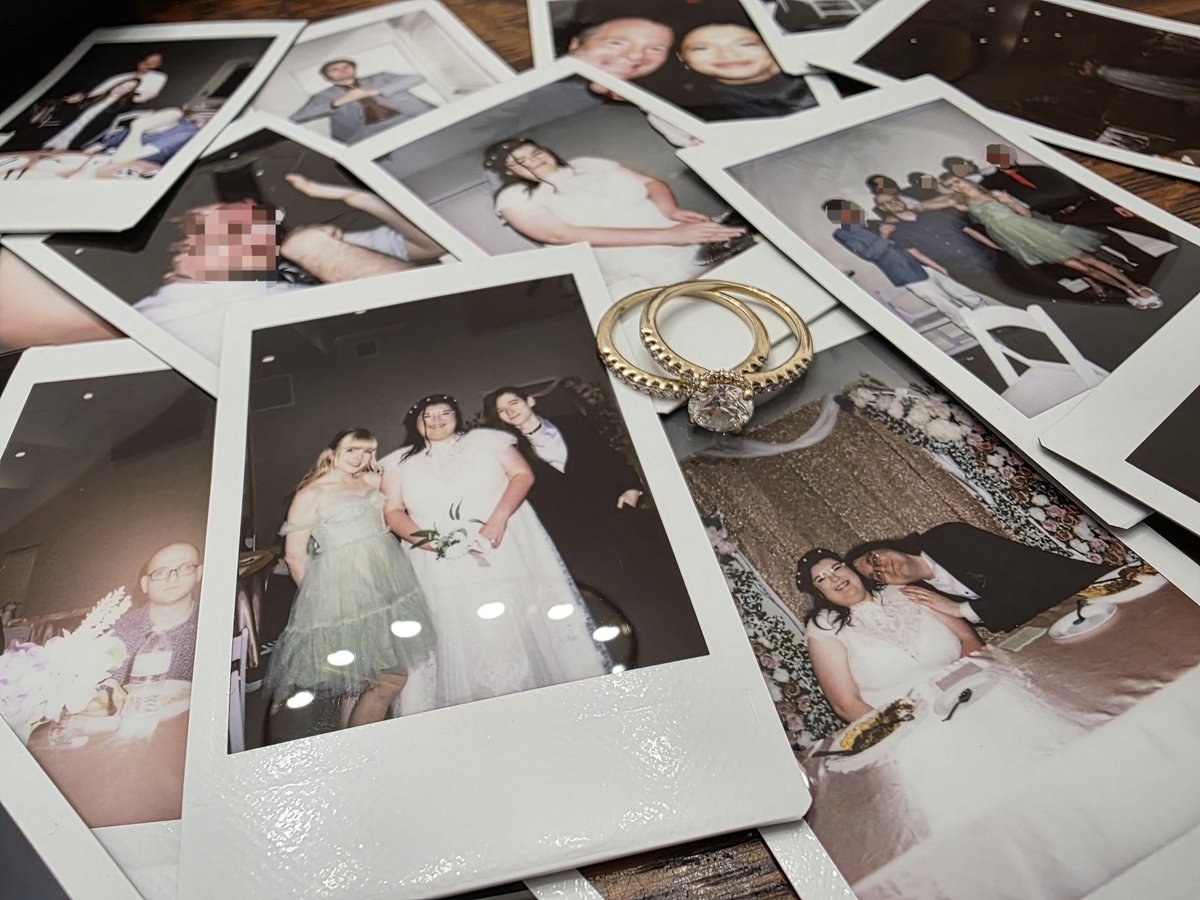 sunflower39__'s tweet photo. Sorry I've been gone i got married on Miku day 3/9. https://t.co/mXcauU768v
