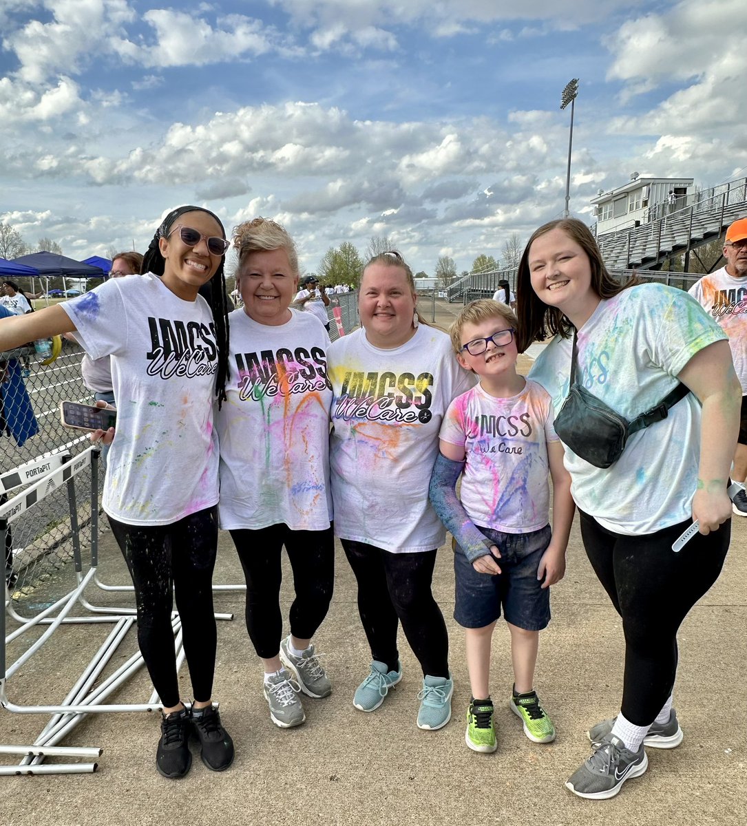 ArlingtonJmcss's tweet image. 🚨HAPPENING NOW 🚨2nd grade spotted at the @JMCSchools district #ColorWalk.  We’re thrilled to be part of a family that truly cares about its employees! #WeCare @DrShemon @suptking #WeAreFamily #JMCSSProud
