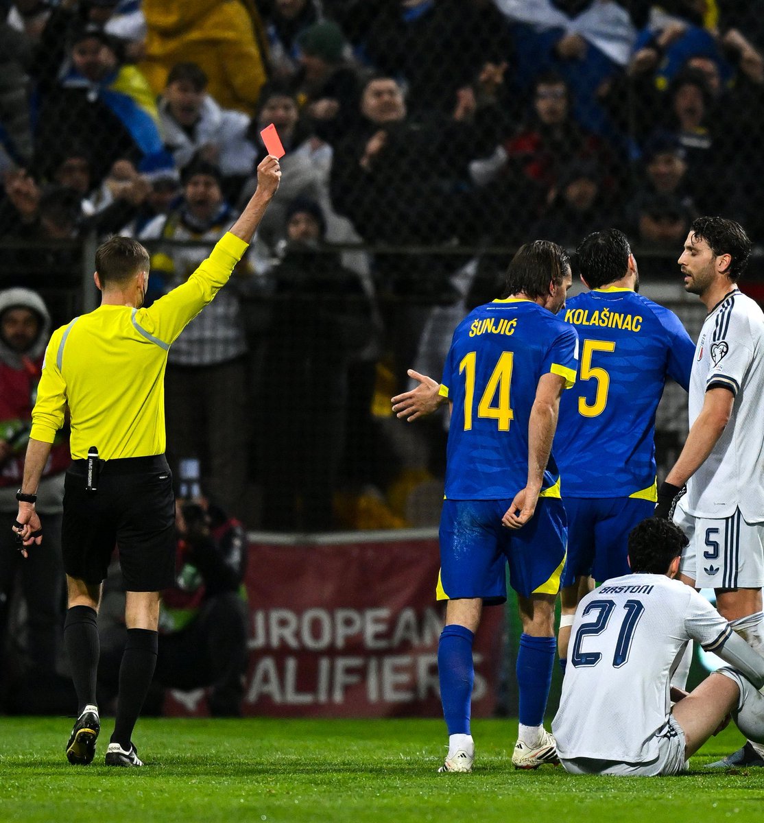 dsl133's tweet photo. عندما يعلق المذيع النحس 

كيف لايطاليا التأهل إلى كأس العالم  2026 في أمريكا و كندا و المكسيك و النحس علق على المباراة 
#إيطاليا 
#worldcup
#Italie italy https://t.co/XJxTQYqRhv