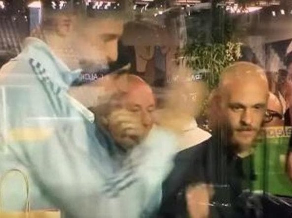 mic_tod's tweet photo. Gli azzurri esultano per la vittoria ai rigori della Bosnia.

#BosniaItalia #DiMarco https://t.co/rKJeHNYBC3