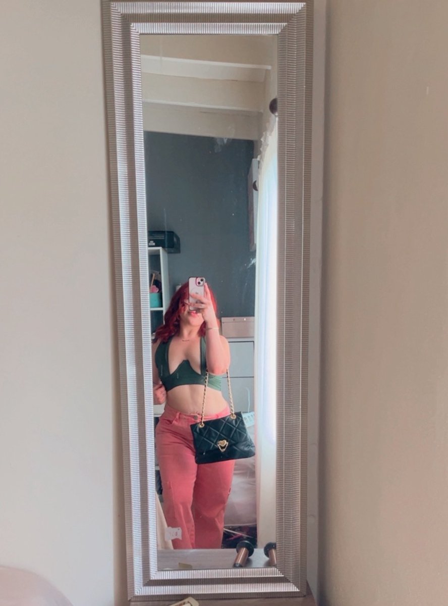 creadora de contenido tweet media