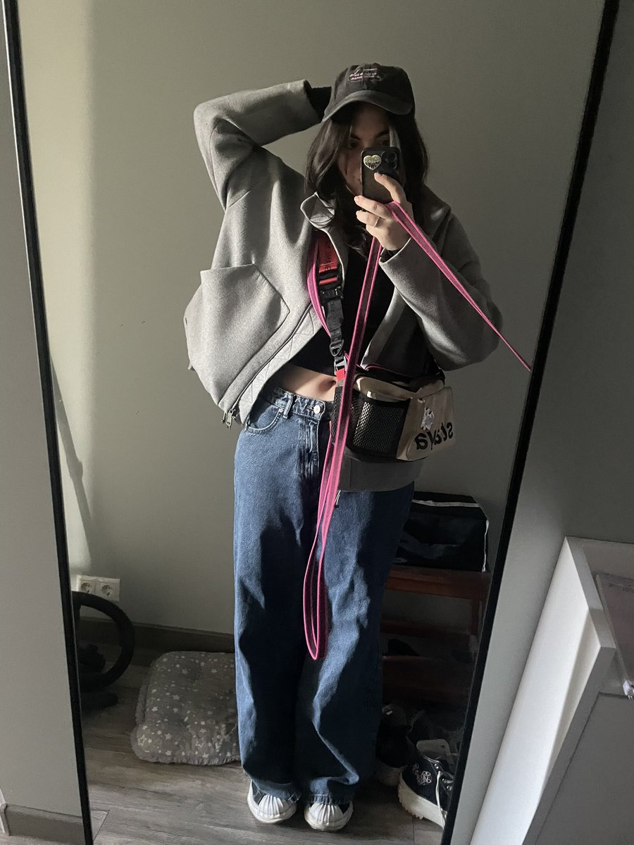 *ля романовна tweet media