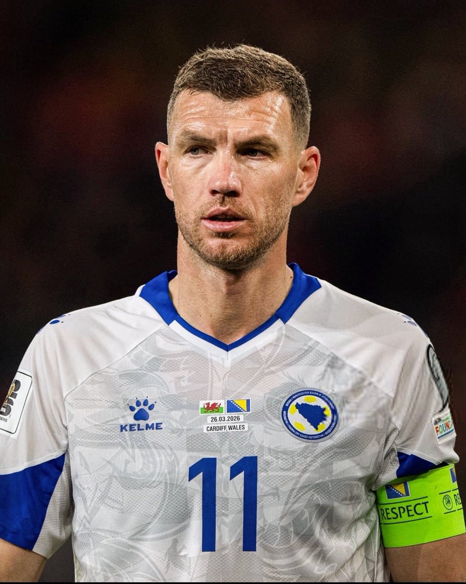 MessiahYaniss16's tweet photo. Je veux qu'on s'arrête 2 min pour parler de CE BONHOMME. Edin Dzeko qui a toujours respecté les italiens. 0 arrogance. 

Une humilité incroyable et toujours un profond respect pour ses adversaires.

40 ans et il a qualifié son pays en Coupe du monde. Un immense respect pour ce genre de joueur.

Et c'est sans aucun doute l'un voir le buteur le plus sous côté de sa génération. 0 haters.