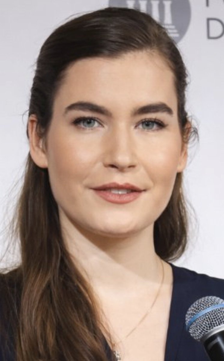 PΞARLYDUMM tweet media