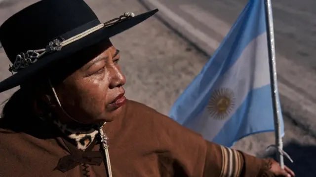 lola_lol tweet media