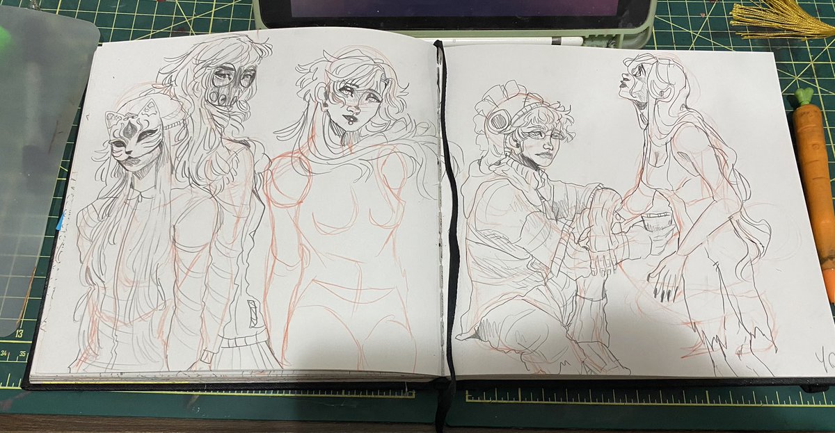 waffles1728's tweet photo. Páginas 37/38/39/40
Sketchbook 10
37 continuando os estudos com caneta
38 sketchs do trabalho 
39 sketchs direto na caneta 
40 só desisti dessa, não tô passando por um período muito bom mentalmente e não tava bem pra refazer essa página https://t.co/d687JBwjAh