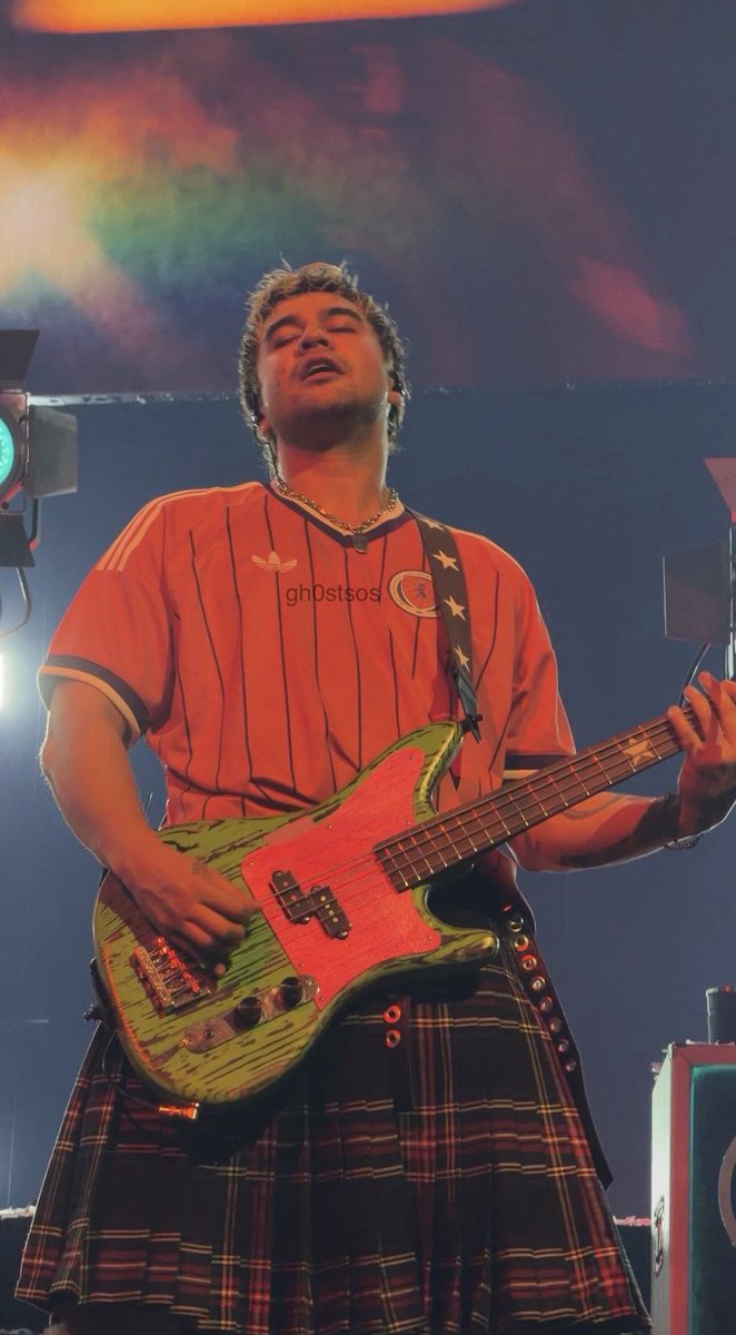 eileen is a ☆ tweet media