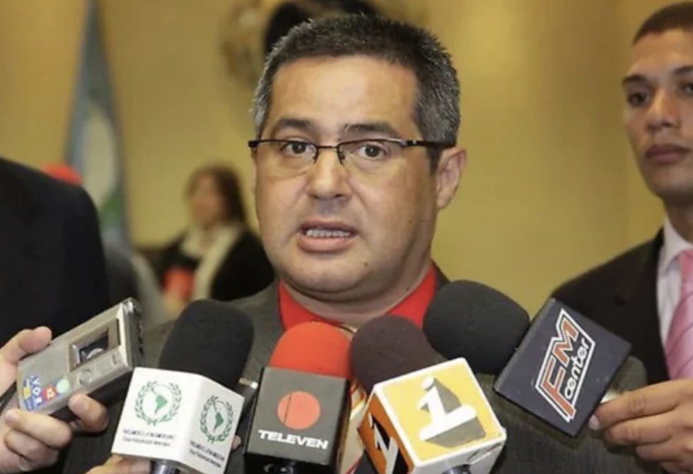 Guison Fernando Flores removido de SAIME.
Se le dieron unas instrucciones que Washington había solicitado  y Guison no mostró señales de cooperación.
Vía <a href="/Simonovis/">Iván Simonovis</a>