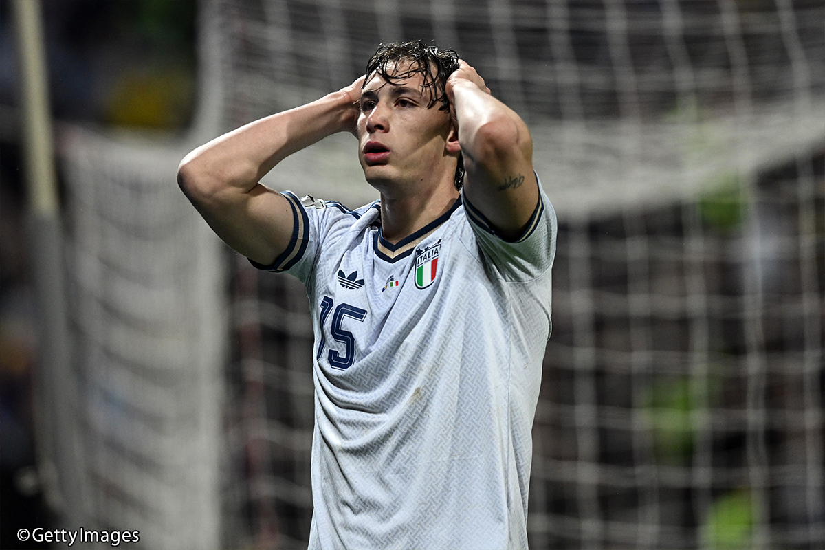 SoccerKingJP's tweet photo. 🇧🇦運命の一戦🇮🇹️
イタリアが3大会連続でW杯出場を逃す…退場者が響きPK戦の末に敗退
https://t.co/mULdTZEm4m

🗣️編集部より
「先手を奪ったイタリアでしたが前半に退場者を出してしまい、ボスニア・ヘルツェゴビナに3大会ぶりの本大会出場を譲る結果となりました」 https://t.co/TVqdfGvWFR