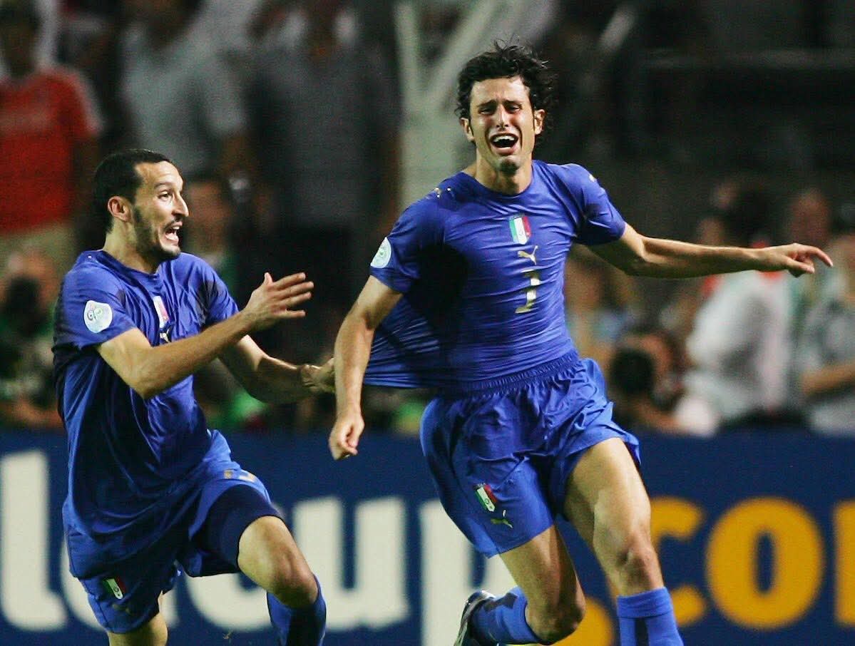 Ringrazio i miei genitori per avermi fatto in tempo per vivere questa emozione.

A chi c’era basta questa foto per capire.

Una foto. #italia 
#mondiale2006 #BosniaItalia
