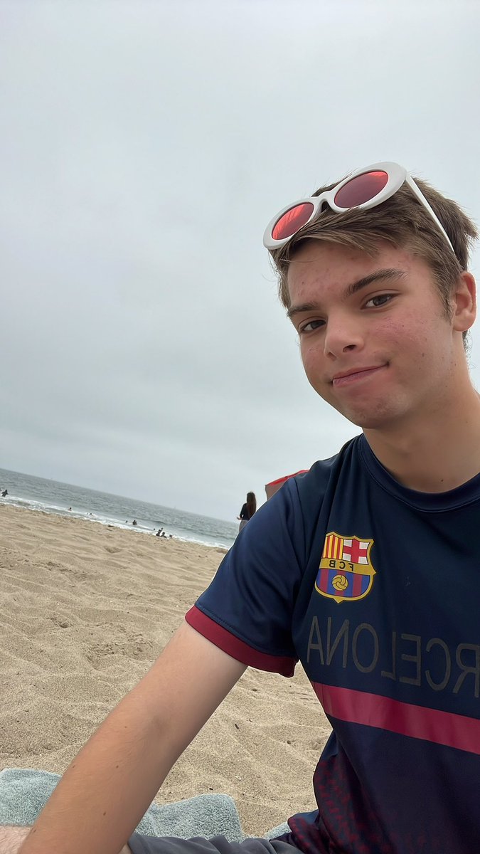 Aspen goes birding⛸️ tweet media