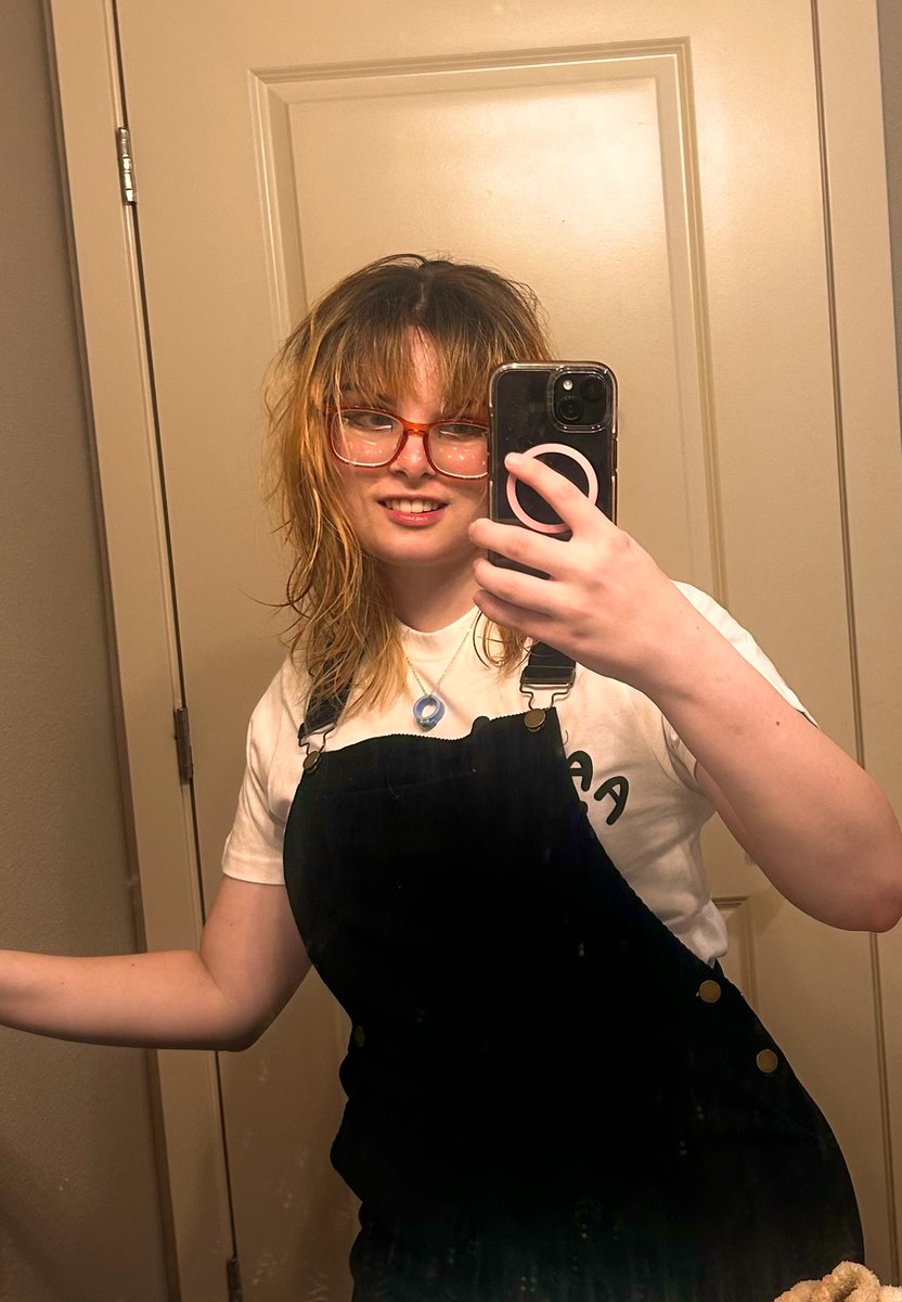 Aspen goes birding⛸️ tweet media