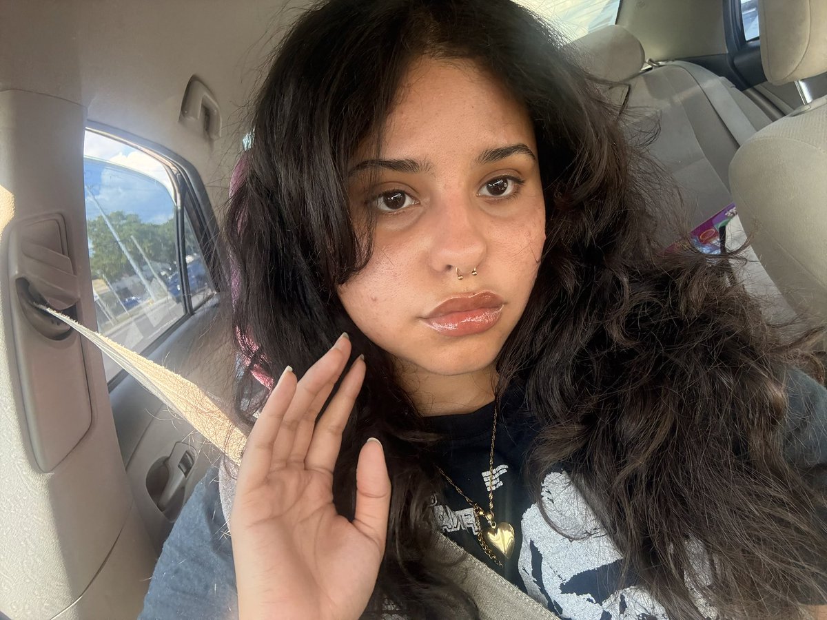 bbnathu's tweet photo. happy tuesday! this heat got me all sweaty ๐ญ https://t.co/pJXfvTnUQM
