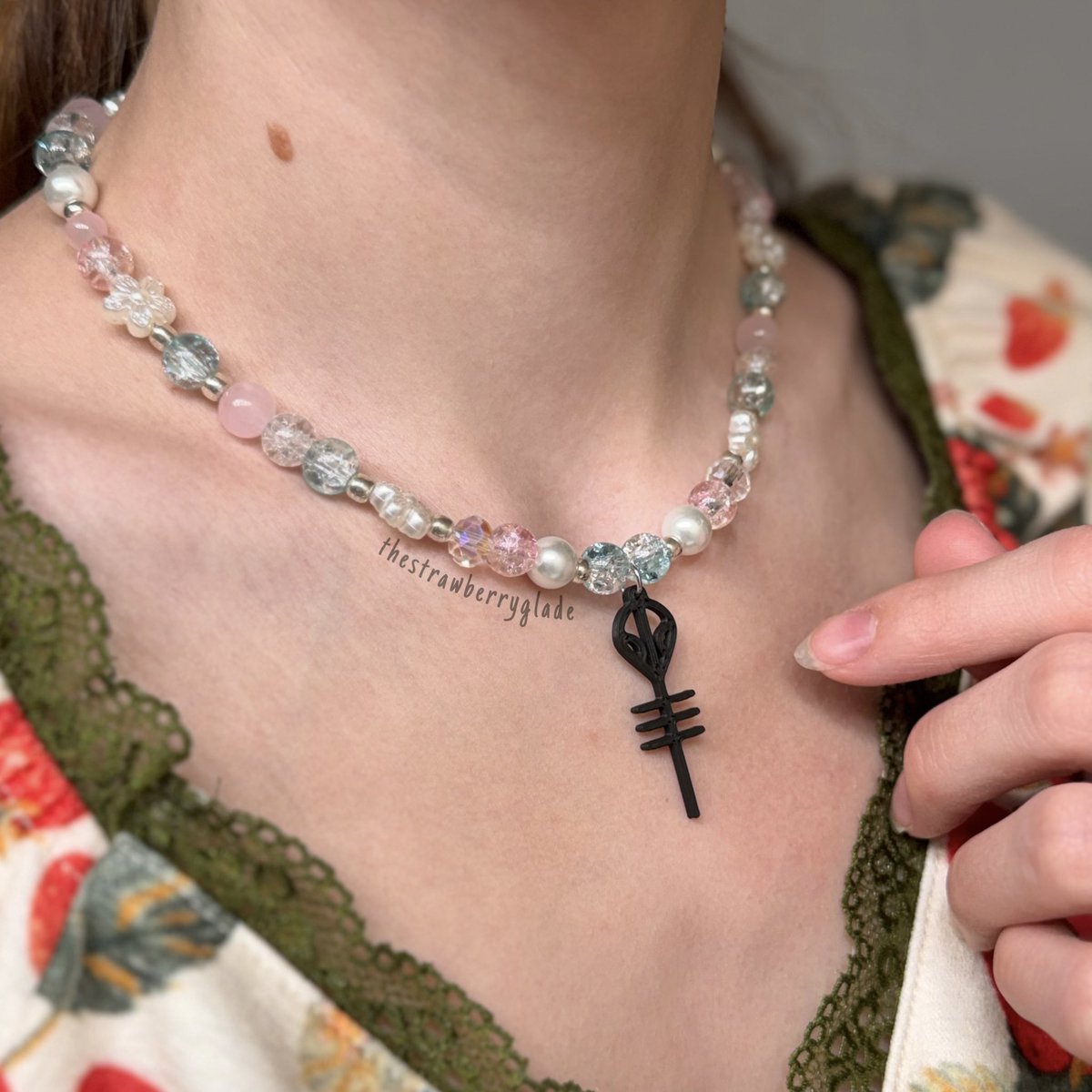 spooky jess 🍓🛸 restock 4/10! tweet media