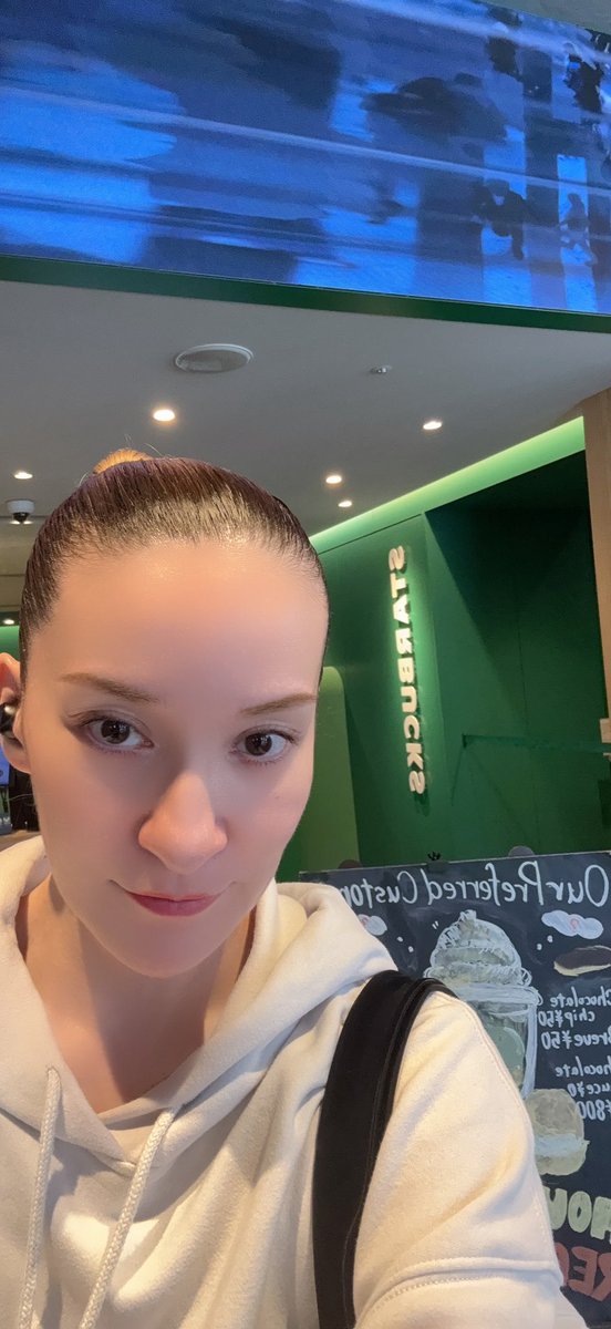 picklesoemma's tweet image. 日曜日、渋谷に行く用事があったので、本屋さんを3件巡ったのですが、どこも由佳さんのDanger📚は売り切れ😭
Amazonで注文しました🌟
日本語で〝Dangerどこですか？〟と聞いても、3軒とも店員さん、英語で返して来た😂
インバウンド🌏の影響を地味に受けていますw
#村山由佳 さん💕 #Danger
