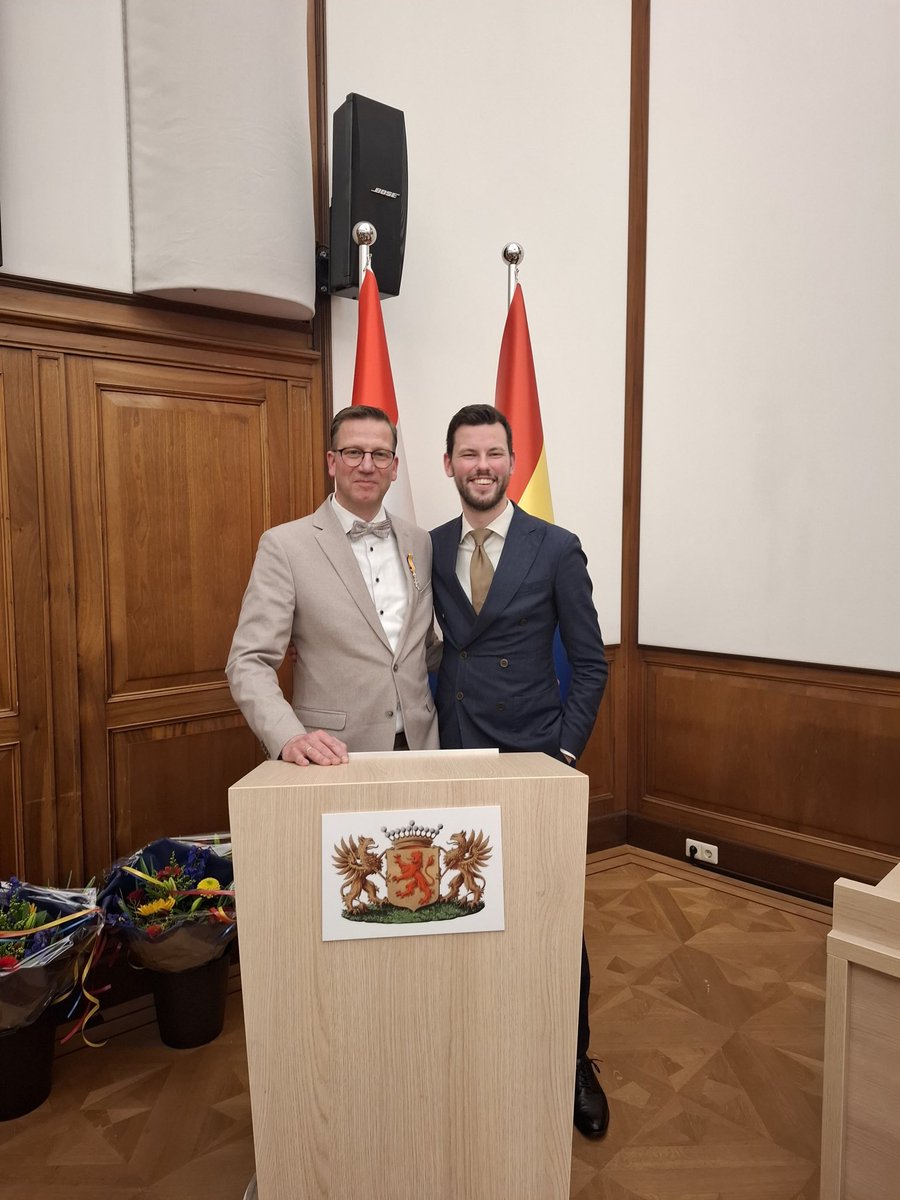 CU_SGP_VLD's tweet photo. Afscheid van de raad 2022–2026.
Na 12 jaar raadslid en 25 jaar betrokkenheid neemt @ErikvPienbroek afscheid.

Dank voor je enorme inzet 💙
Bekroond met een welverdiend lintje en afgesloten met een laatste toespraak. https://t.co/qoqKAkwicl