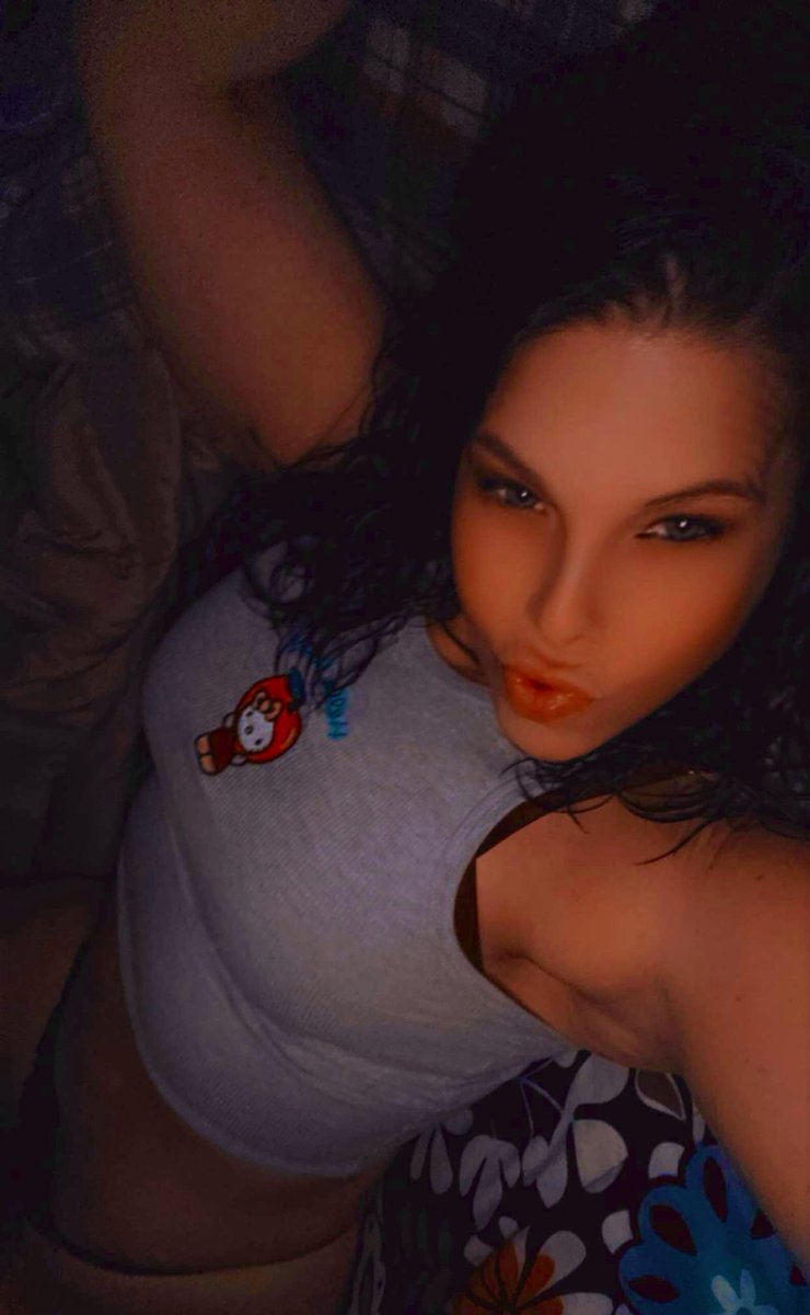 Sexy lil momma 🌹 😘 tweet media