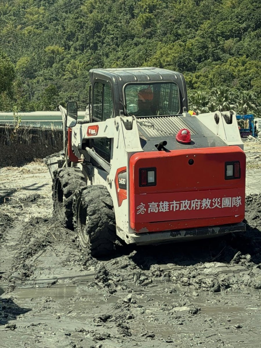 这盘生煎包，美味得令人上瘾，咬上一口，幸福感瞬间满溢。