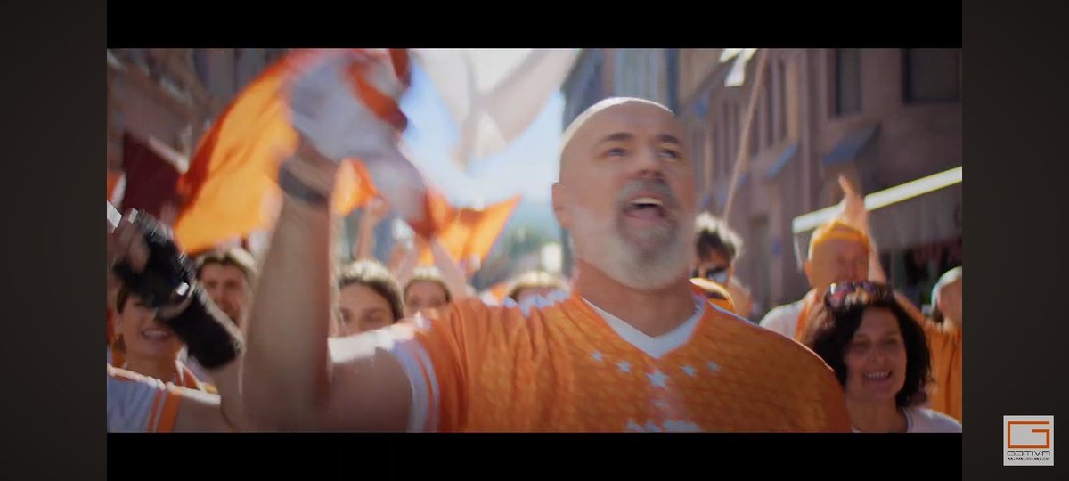 ボスニア代表、2024年は勝ち星がなくて(ドローは2回)、そんなどん底からようやく立ち直って、今日12年ぶりにワールドカップ出場決定。
カタールW杯の時には携帯会社のCMで「TVの前で試合を見よう」って宣伝する側だったバルバレズ監督、今回は皆をW杯に連れていくんだよ。