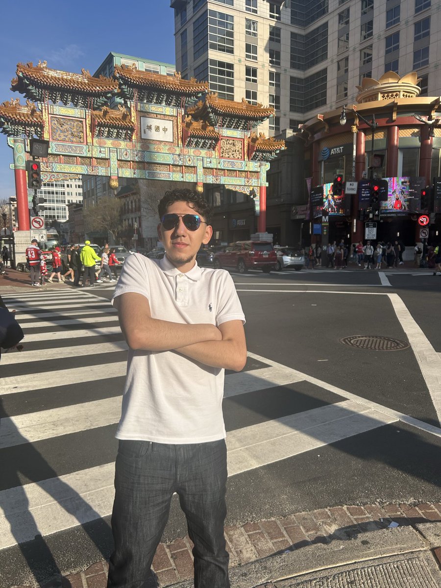 KeDeadpool's tweet photo. First time at the Chinatown in Washington DC https://t.co/g9NZwpd0Ek