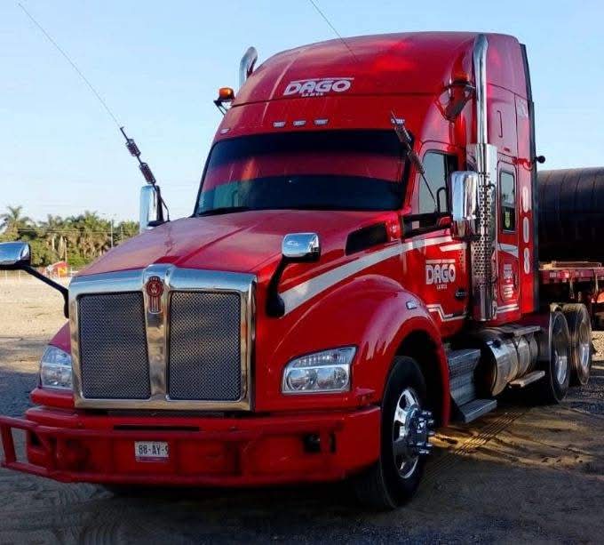 🚨#Seguridad FGR ejecutó una orden de cateo en un inmueble en SJR por presunto robo de autotransporte federal de carga

De acuerdo con la carpeta de investigación, el apoderado legal de una empresa de transporte denunció el robo de un tractocamión acoplado a una plataforma.

👉