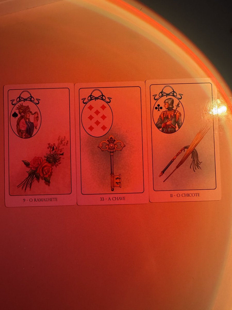 carla 𓋹 tarot tweet media