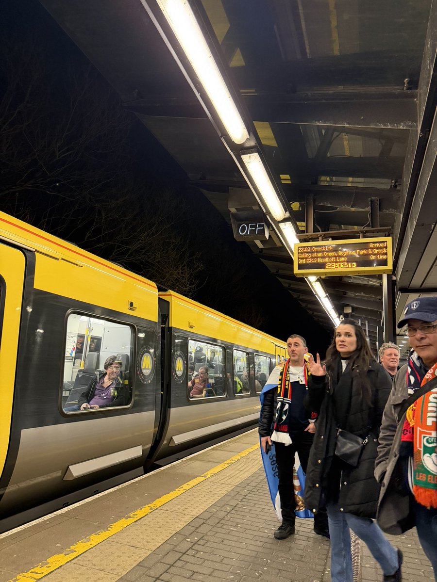 melanie harvey tweet media