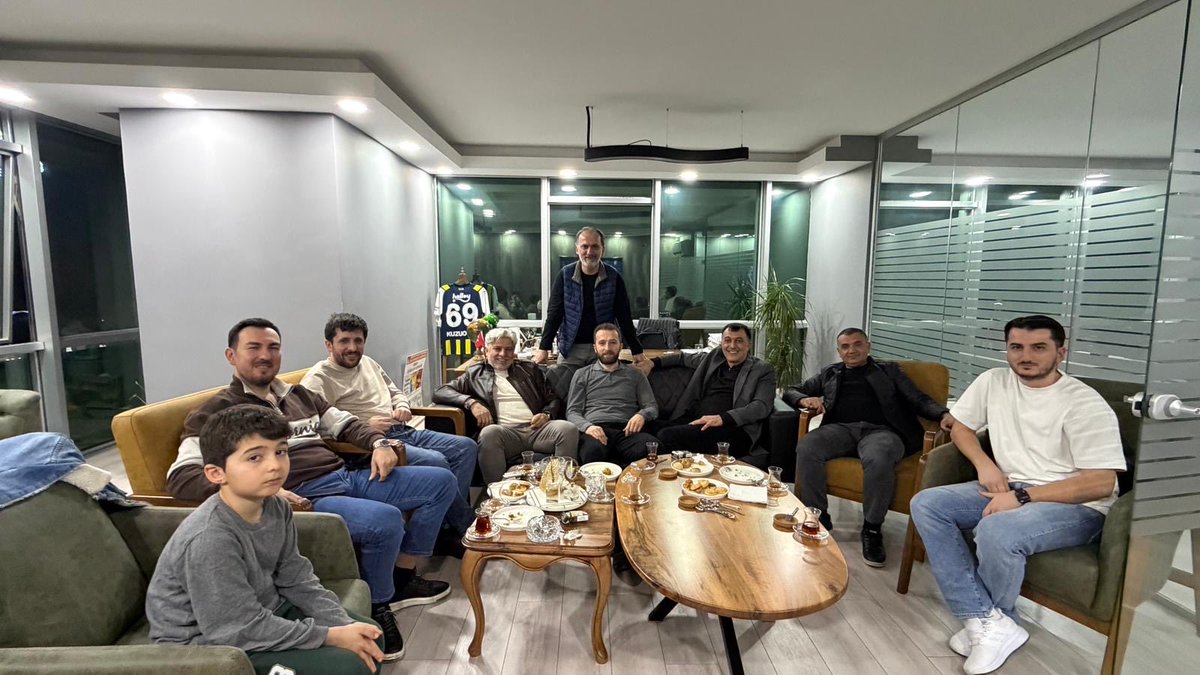 kuzuogluhasan's tweet photo. 24 yıl bekledik veee bugün hep beraber bu tarihi ana tanıklık ettik. 
Milli takımımız Dünya Kupası’na gidiyor! 🇹🇷⚽ 

#BirlikteGüçlüyüz 
#millitakım 
#BizimÇocuklar https://t.co/OPsY0JELOF