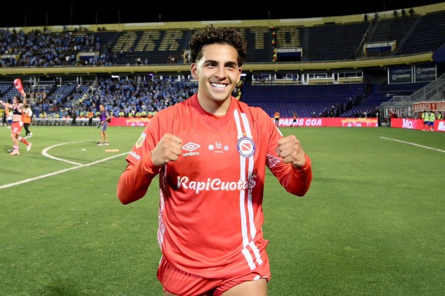 Momentos del bicho tweet media