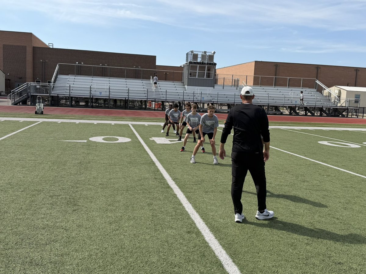 CoachColvin7's tweet photo. Got to hang with some future DOGS at Summers MS today!

#Anchored https://t.co/194sC8h1Uj