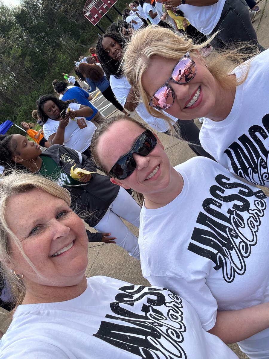 Denmark1945's tweet photo. And just like thatโฆwe made memories in FULL COLOR! ๐
Our District Color Walk/Run was everything fun, energy, and Tiger pride all in one! ๐๐
#DenmarkStrong #ColorRunRecap #WeCare https://t.co/24FQUVP5W7