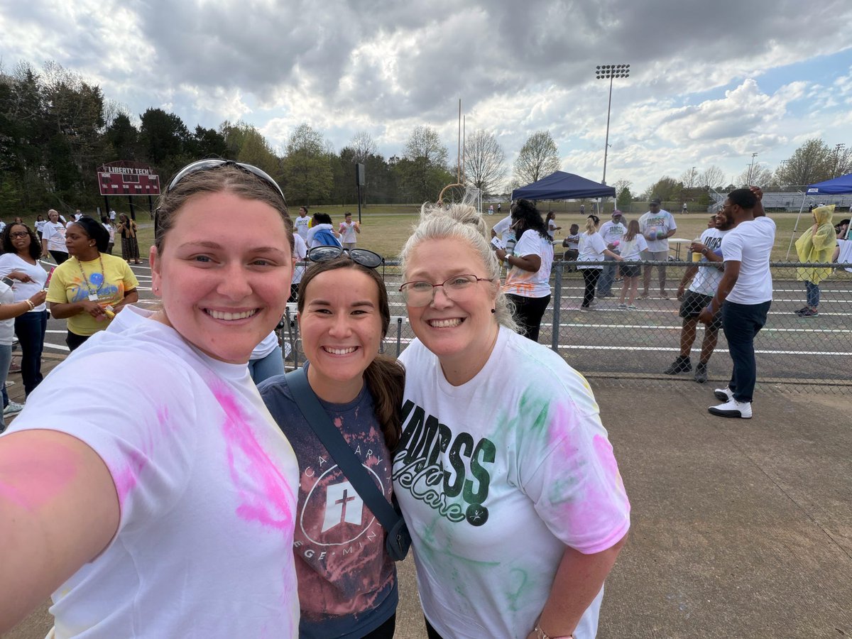 Denmark1945's tweet photo. And just like thatโฆwe made memories in FULL COLOR! ๐
Our District Color Walk/Run was everything fun, energy, and Tiger pride all in one! ๐๐
#DenmarkStrong #ColorRunRecap #WeCare https://t.co/24FQUVP5W7