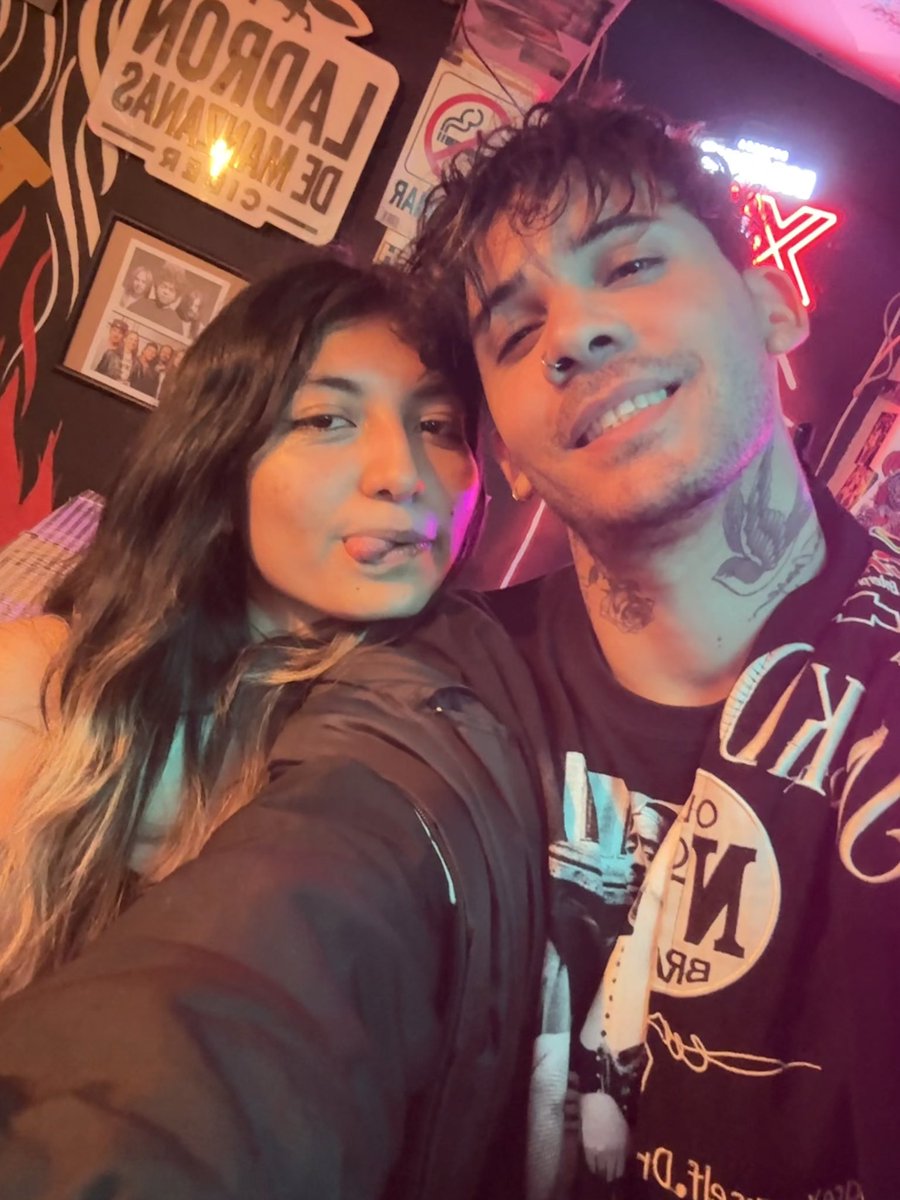 Hanixlem's tweet photo. FELIZ CUMPLE REY !! 🥳🥳
Espero tengas un día maravilloso , lo disfrutes mucho con las personas que amas. Gracias por siempre dar todo de ti tanto en la música como en la persona q eres.
Te quiero muchisimoo rey y te deseo siempre  lo mejor y FELICES 34 !! 
@Kronnomc ❤️🎂 https://t.co/pBVX478kmu