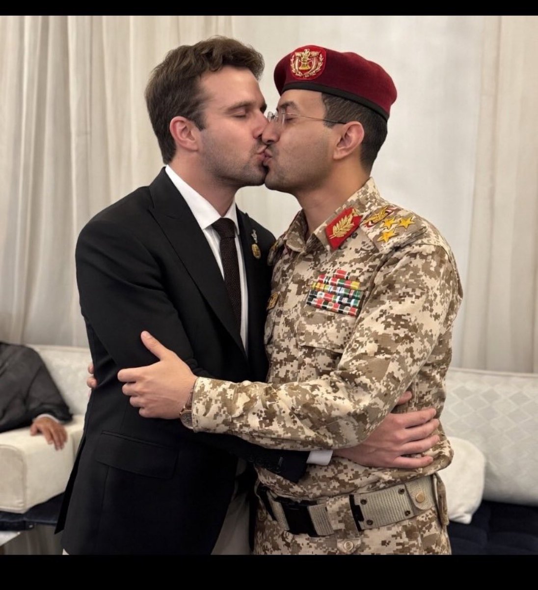 ParallelUniforu's tweet image. BREAKING: FOOTAGE CAPTURES LADY JACKSON THE TRANS IN ACTION WITH ARAB MEN.#MAGA #americfirst