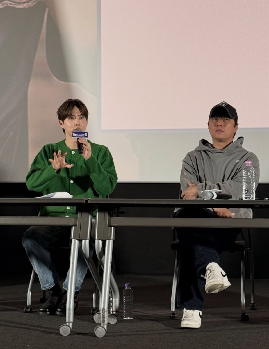 'KNOCK KNOCK!' tweet media