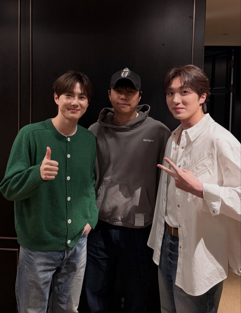 'KNOCK KNOCK!' tweet media