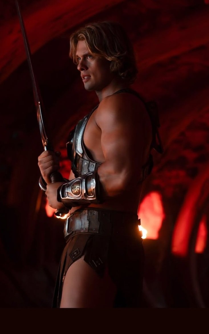 This man makes me forget my own name🥵🥵
#NicholasGalitzine as #HeMan