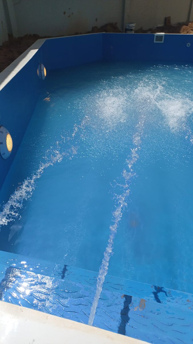 cruzapools_ksa's tweet image. تنفيذ مسبح فيبر جلاس بنظام Skimmer في الرياض بواسطة كروزا للمسابح مع فلترة عالية الكفاءة ونظام Heating &amp;amp; Cooling موفر للطاقة وفق معايير NSPI / APSP الأمريكية لضمان نقاء المياه وسهولة الصيانة للفيلات والمشاريع السكنية
📍 الرياض 2026
📞 0598055633
#مسابح_الرياض #FiberglassPool